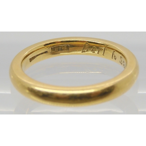 666 - An 18ct gold wedding ring, size I1/2, weight 4gms