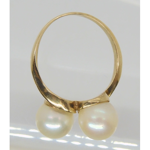 671 - A yellow metal twin pearl set ring size of pearls approx 8mm each, finger size O1/2, weight 3.6gms