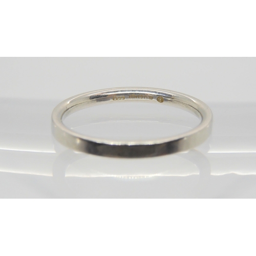 673 - A platinum wedding ring, size L1/2, weight 3gms