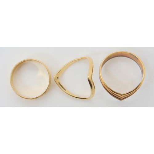 675 - A 9ct gold wedding ring size L and two herringbone shaped rings, three colour gold P1/2, & P, we... 