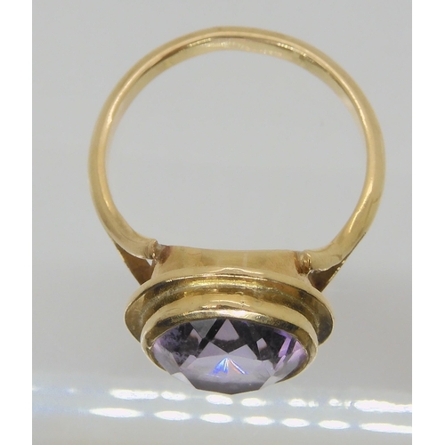 679 - A yellow metal amethyst ring, size Q1/2, weight 5.2gms