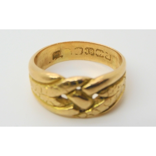 688 - A Victorian 18ct gold knot ring, size N, weight 6.1gms