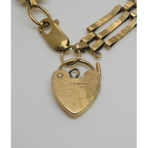 698 - A collection of 9ct gold items to include a gate bracelet, gem set pendant and chain, an (af) chain,... 