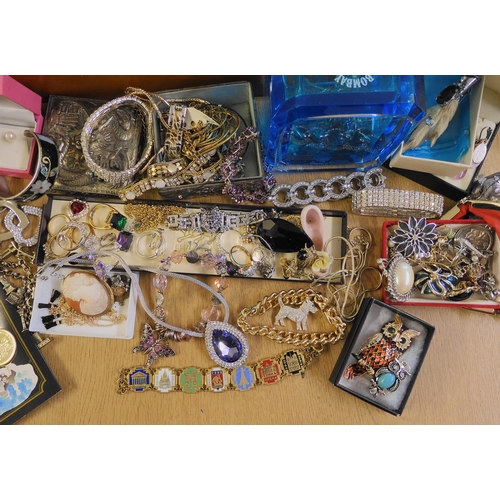 715 - A large collection of vintage and modern costume jewellery and silver in a decorative box