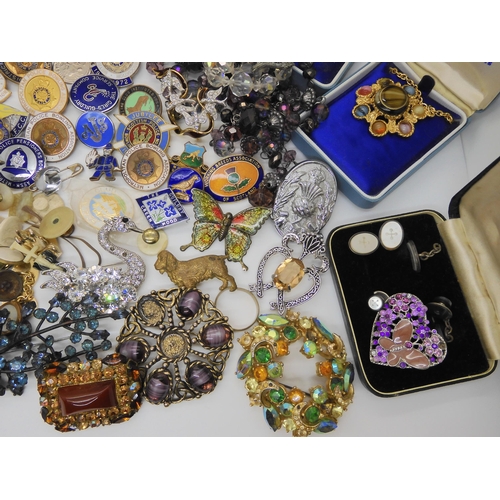 722 - A large collection of vintage costume jewellery to include, Bowling, Police, and dog breeds enamel b... 