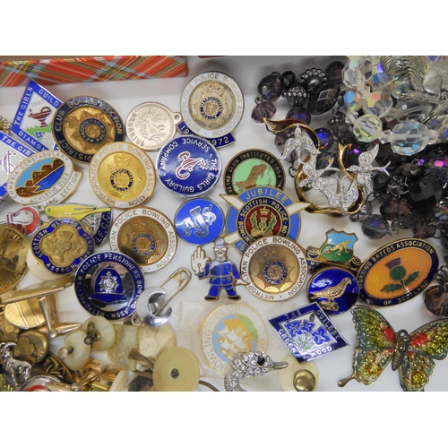 722 - A large collection of vintage costume jewellery to include, Bowling, Police, and dog breeds enamel b... 