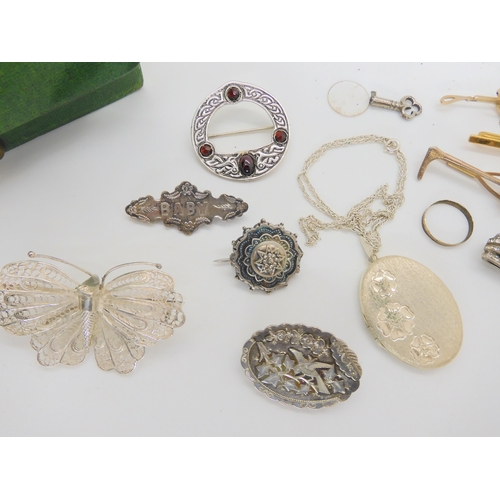 735 - A collection of silver jewellery to include Victorian brooches, a Garnet set Annular brooch etc