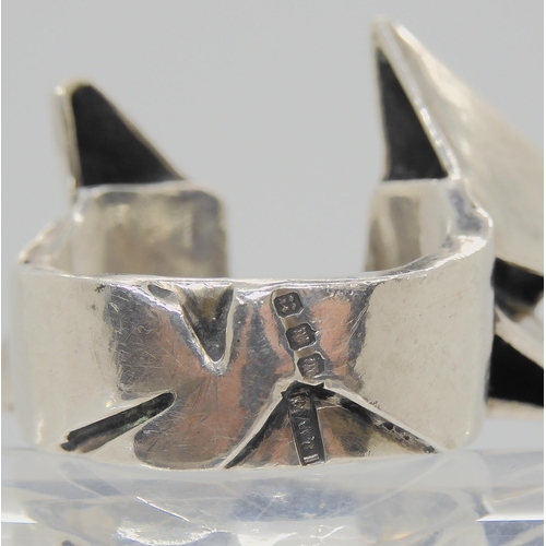 740 - A Scottish silver modernist ring hallmarked Edinburgh 1968 with makers mark I&WM