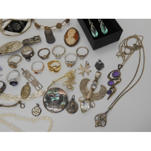 746 - A collection of silver and costume jewellery to include chain, pendants, rings etc