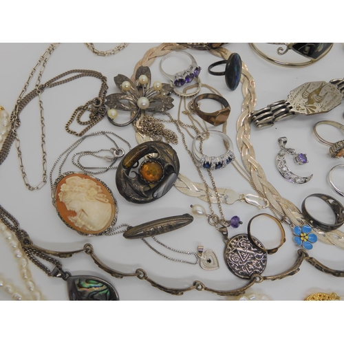 746 - A collection of silver and costume jewellery to include chain, pendants, rings etc