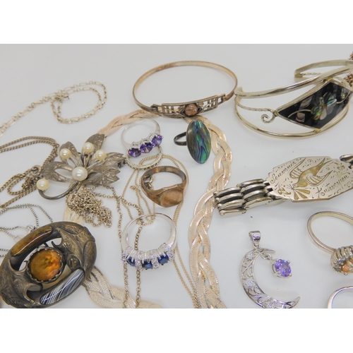 746 - A collection of silver and costume jewellery to include chain, pendants, rings etc