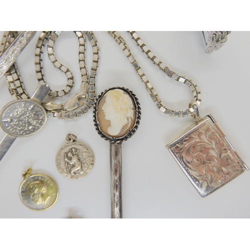 750 - A silver envelope style locket, hallmarked Birmingham 1938, silver and white metal brooches, and a r... 