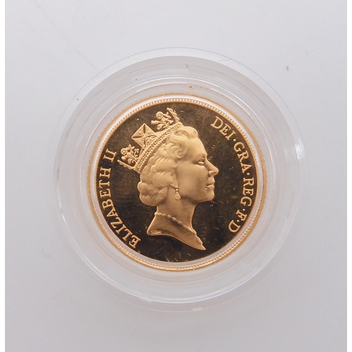 471 - A 1992 gold sovereign in presentation case, certificate number 1468