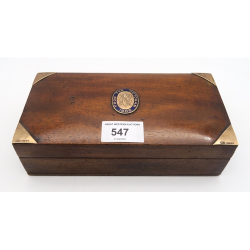 547 - A cigarette box with 9ct gold mounts, Birmingham marks (1905, Horton & Allday), the lid with sma... 