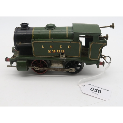 559 - A Hornby 0-gauge locomotive in green LNER livery, with clockwork forward/reverse motor