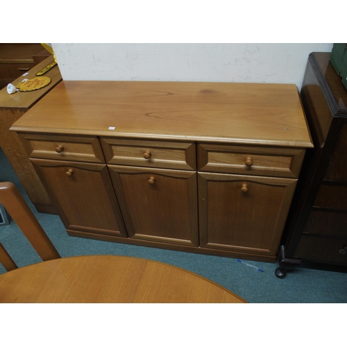 157 - A Morris of Glasgow 20th century circular top dining table, four chairs and a sideboard (6)