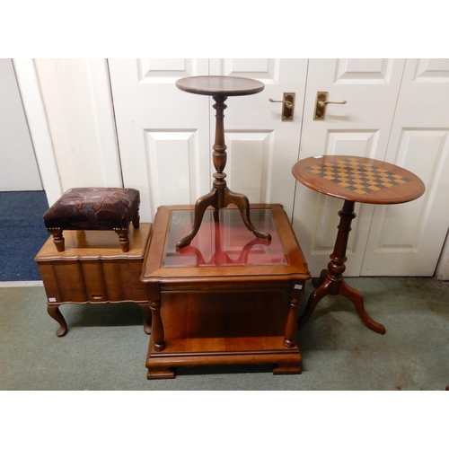 51 - A 20th century mahogany bijouterie style lamp table, circular topped games table on tripod base, win... 