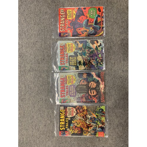 487 - A collection of Marvel comics including; Fantastic Four King-size Special 7-8, Marvel's Greatest Com... 