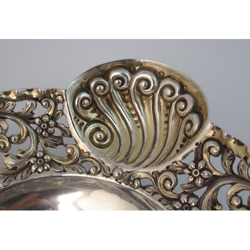 152 - A silver nut dish