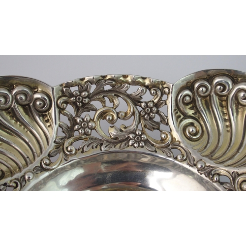 152 - A silver nut dish