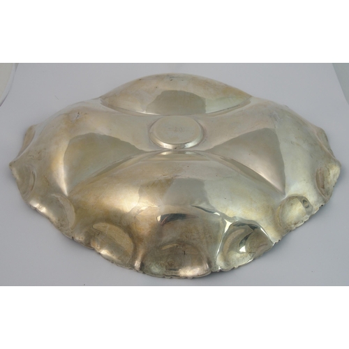 173 - A Mexican sterling silver presentation guacamole dish