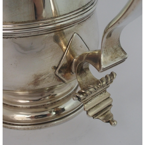 191 - A George III silver lidded tankard