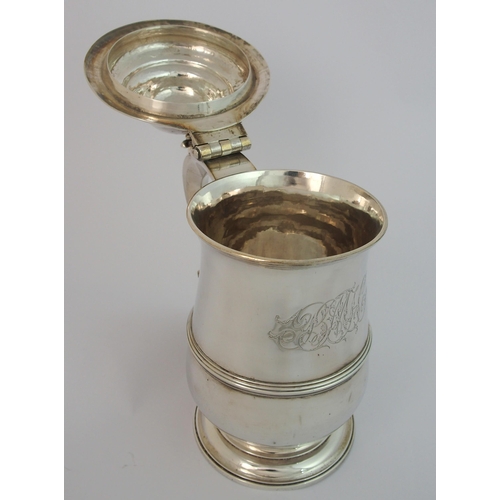 191 - A George III silver lidded tankard