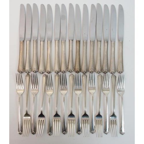 199 - A part suite of Rogers sterling silver cutlery in the Moonbeam pattern