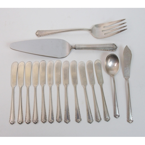 199 - A part suite of Rogers sterling silver cutlery in the Moonbeam pattern