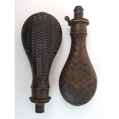 253 - A horn powder flask of crescent shape