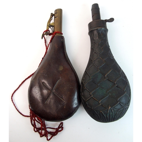 253 - A horn powder flask of crescent shape