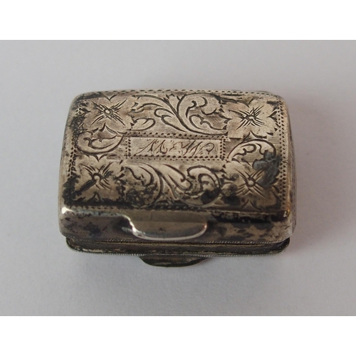 196 - A small George III silver vinaigrette