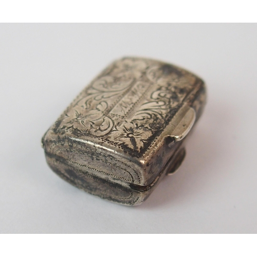 196 - A small George III silver vinaigrette