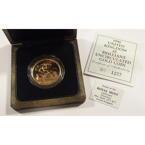 212 - 1990 Elizabeth II �5 gold coin