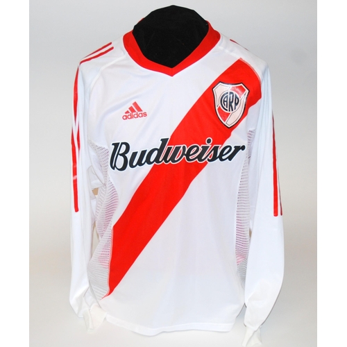 335 - A red and white River Plate shirt