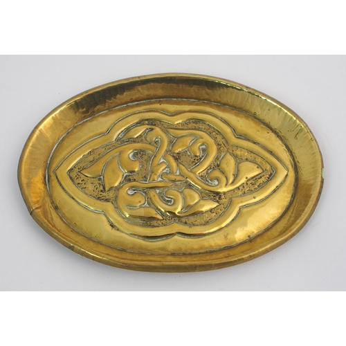 417 - A Celtic revival brass ashtray in the style of Alexander Ritchie