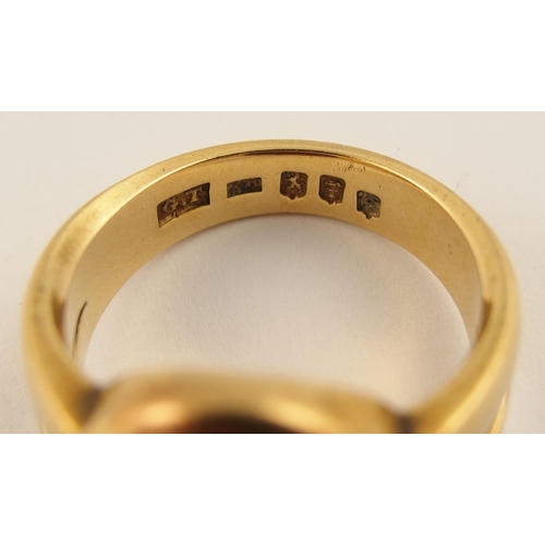 559 - An 18ct gold Glasgow hallmarked intaglio ring