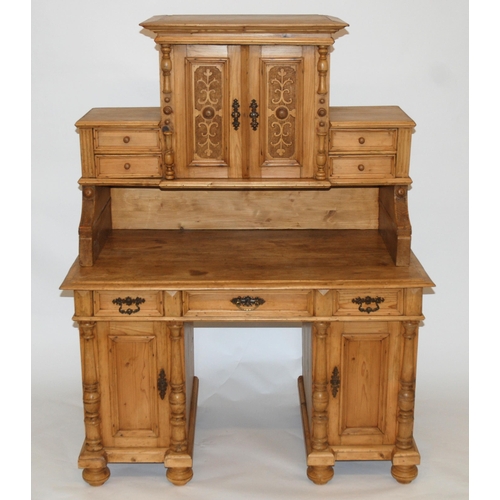 821 - A Continental pine desk