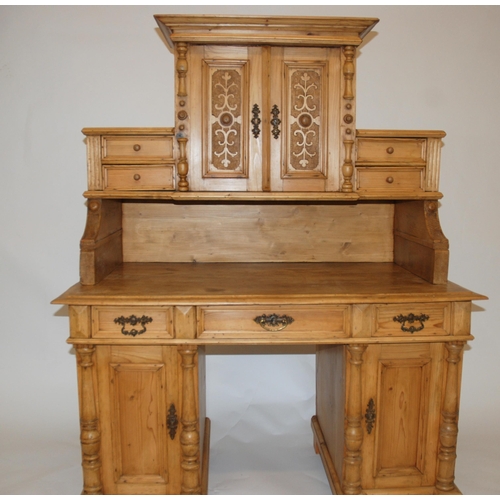 821 - A Continental pine desk