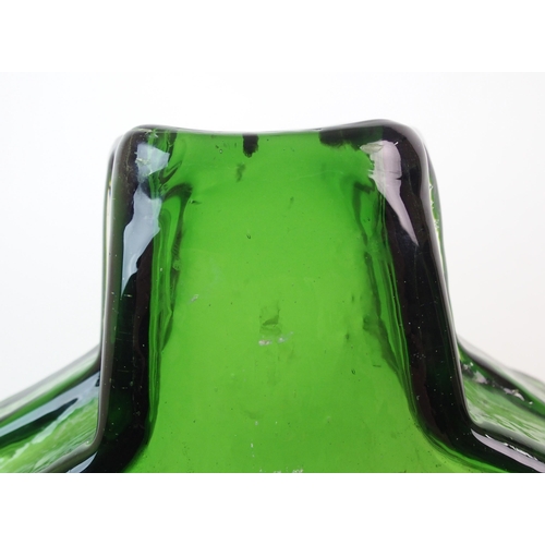 190 - A Whitefriars green glass banjo vase