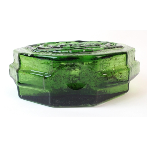 190 - A Whitefriars green glass banjo vase