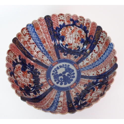 21 - An Imari fluted fruit bowl