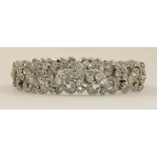 471 - A superb diamond bracelet