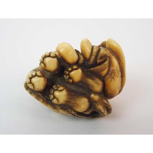 79 - A Japanese ivory netsuke