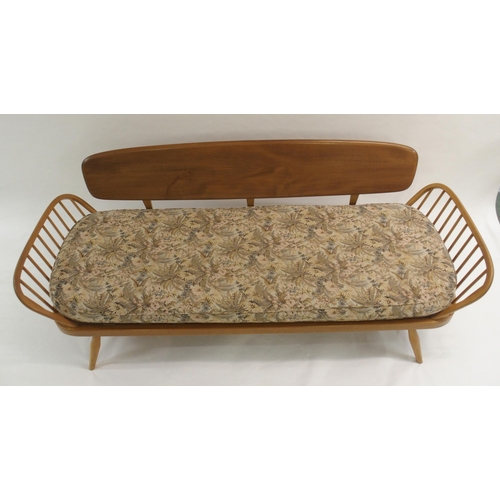 1000 - An Ercol daybed