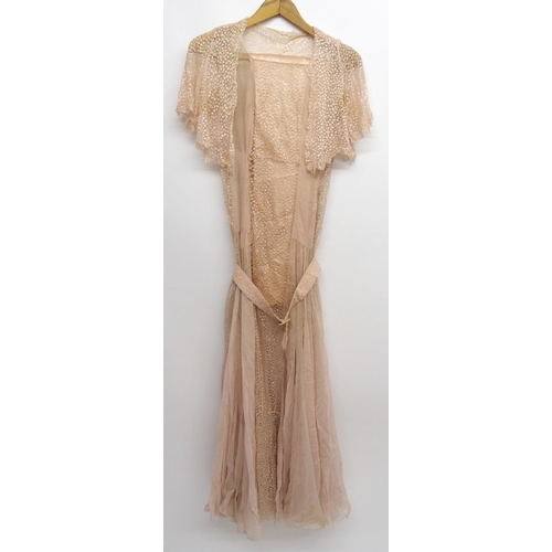 361 - A COLLECTION OF VINTAGE LADIES CLOTHING