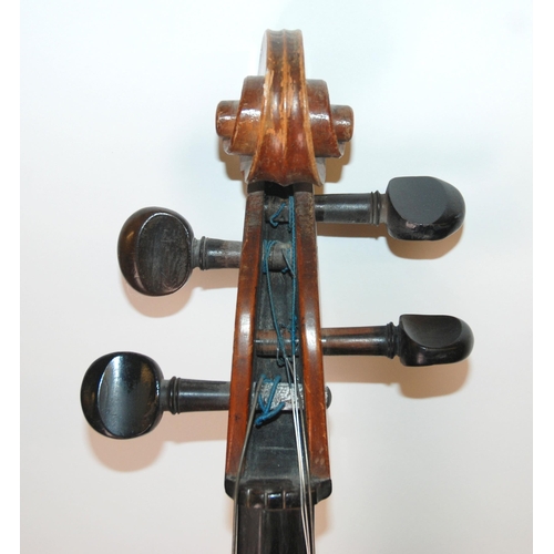 390 - An early two-piece back cello