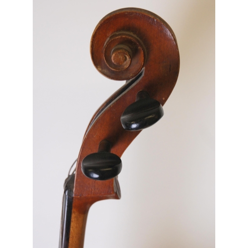 390 - An early two-piece back cello