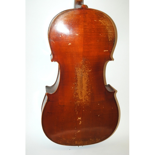 390 - An early two-piece back cello