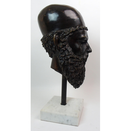 559 - A bronze classical head of a bearded man